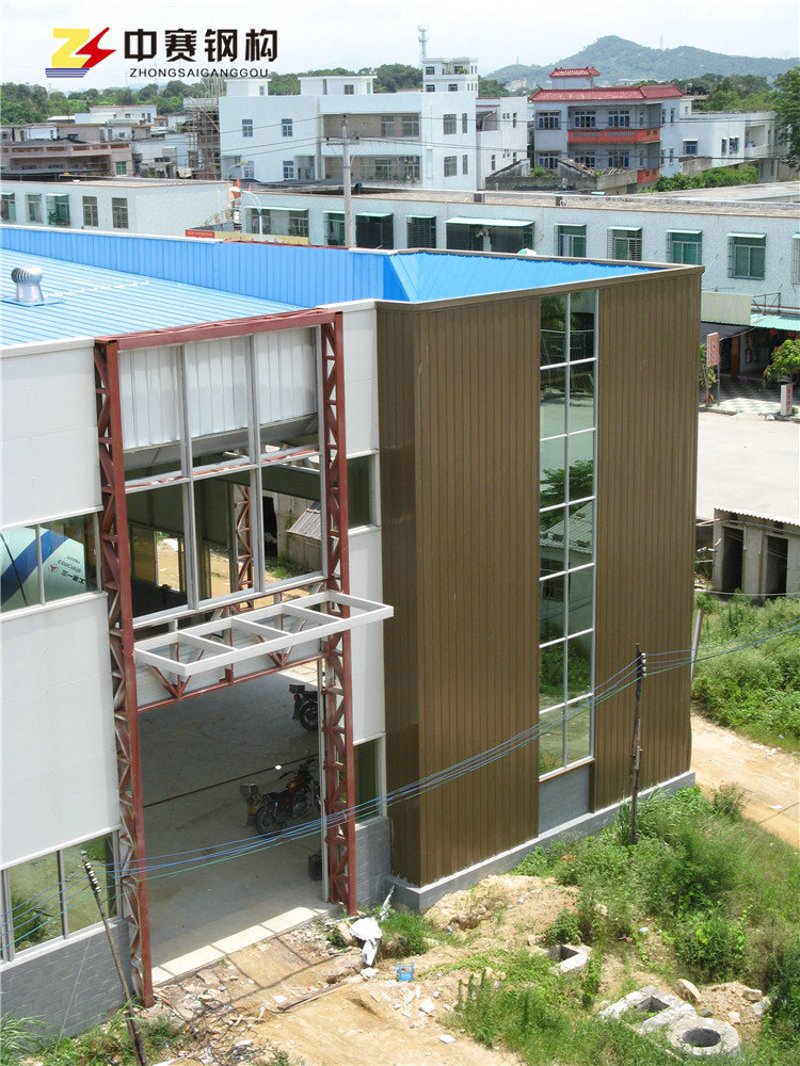 在建筑行业，金属屋面因其轻质、耐用和美观等特点被广泛应用。然而，随着时间的推移，金属屋面容易出现各种问题，其中最为常见的就是渗漏。如何快速有效解决这些问题？让我们通过一个具体案例来探讨。