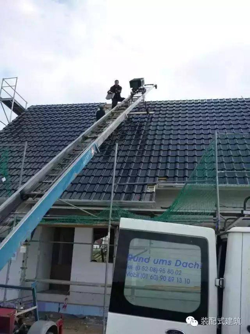 TPO防水在钢结构屋面上的应用日益广泛，但许多人对其具体操作和优势了解不多。本文将通过步骤化教学的方式详细介绍TPO防水在钢结构屋面上的施工过程，并与传统材料进行对比。